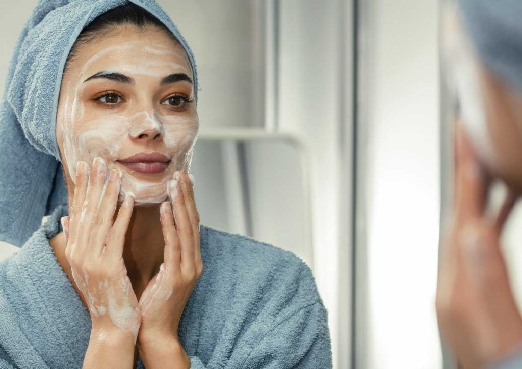 Le guide ultime pour choisir le bon nettoyant visage selon votre type de peau
